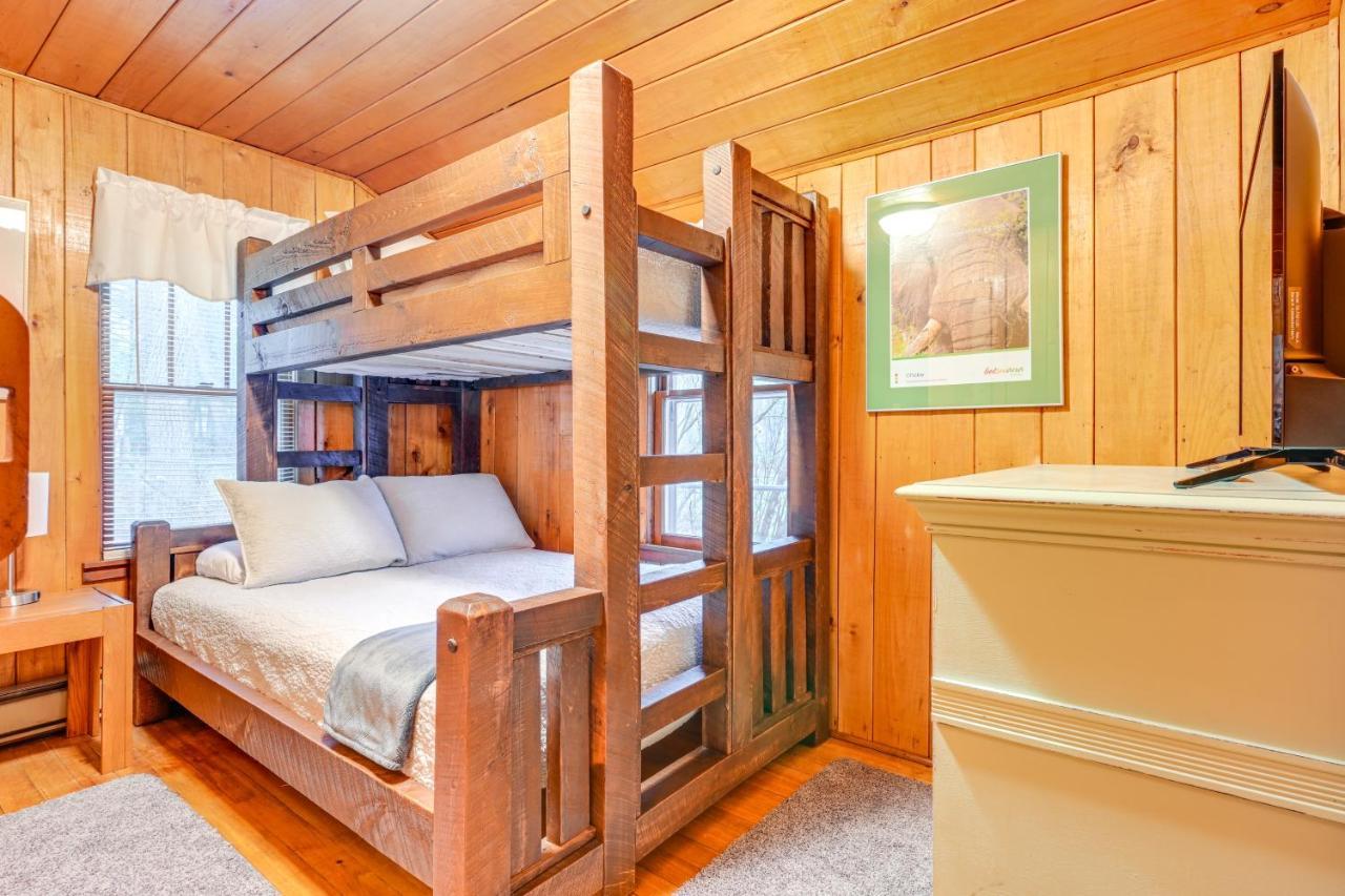 East Tawas Cabin With Deck, Backyard And Fire Pit! ภายนอก รูปภาพ